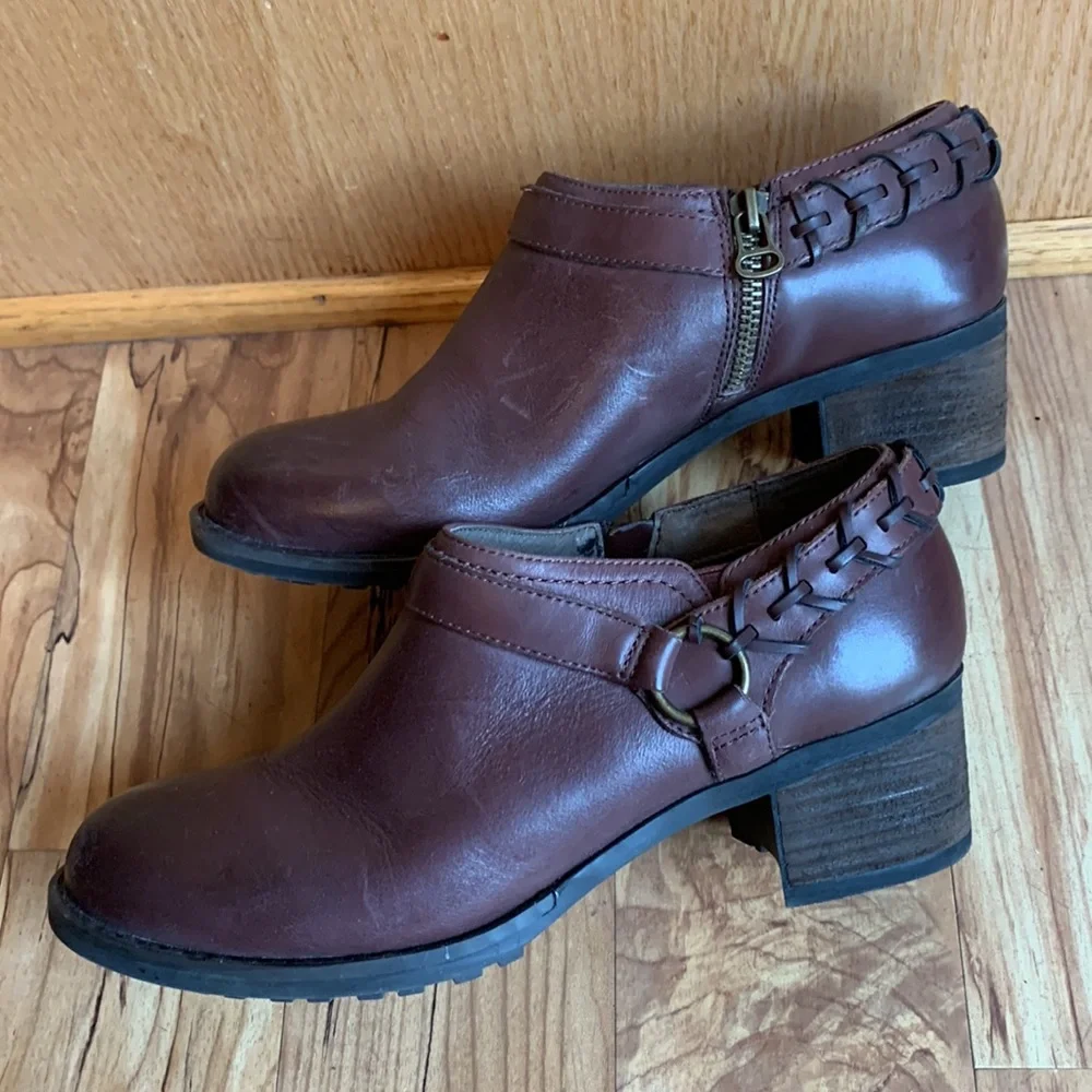 Tara M Ginnie brown leather 2” ankle booties mules size 8-1/2 Abeo insoles EUC